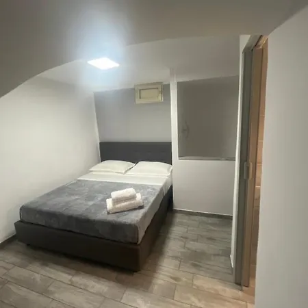 דירה Dimora La Pina נאפולי